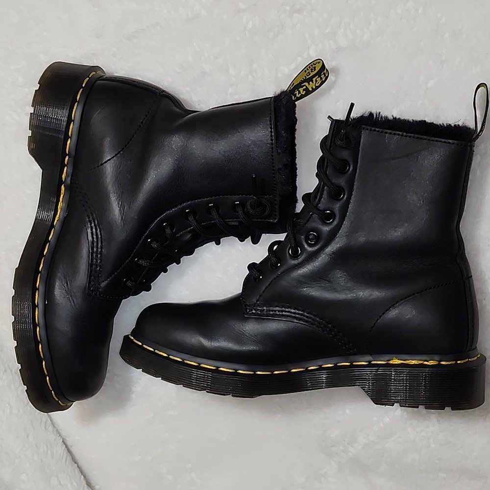 Dr. Martens Women's Serena Faux Fur Lined Black Learger Boots US Size 7 - Picture 12 of 16